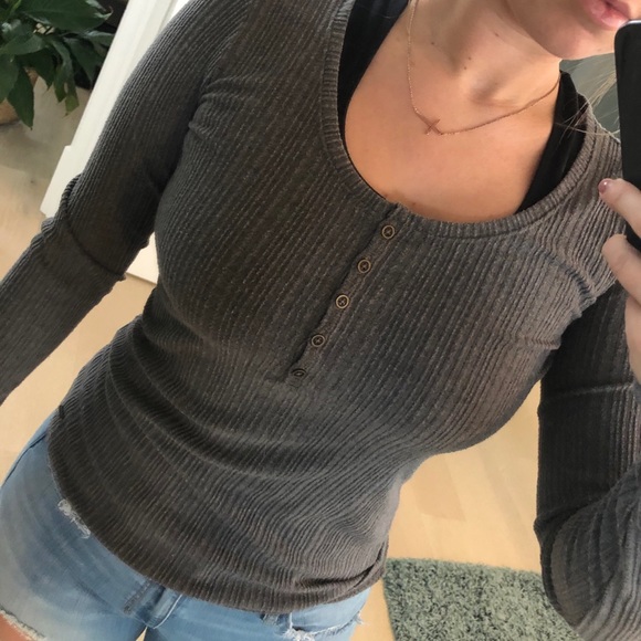 Gray Hollister long sleeve - Picture 1 of 5